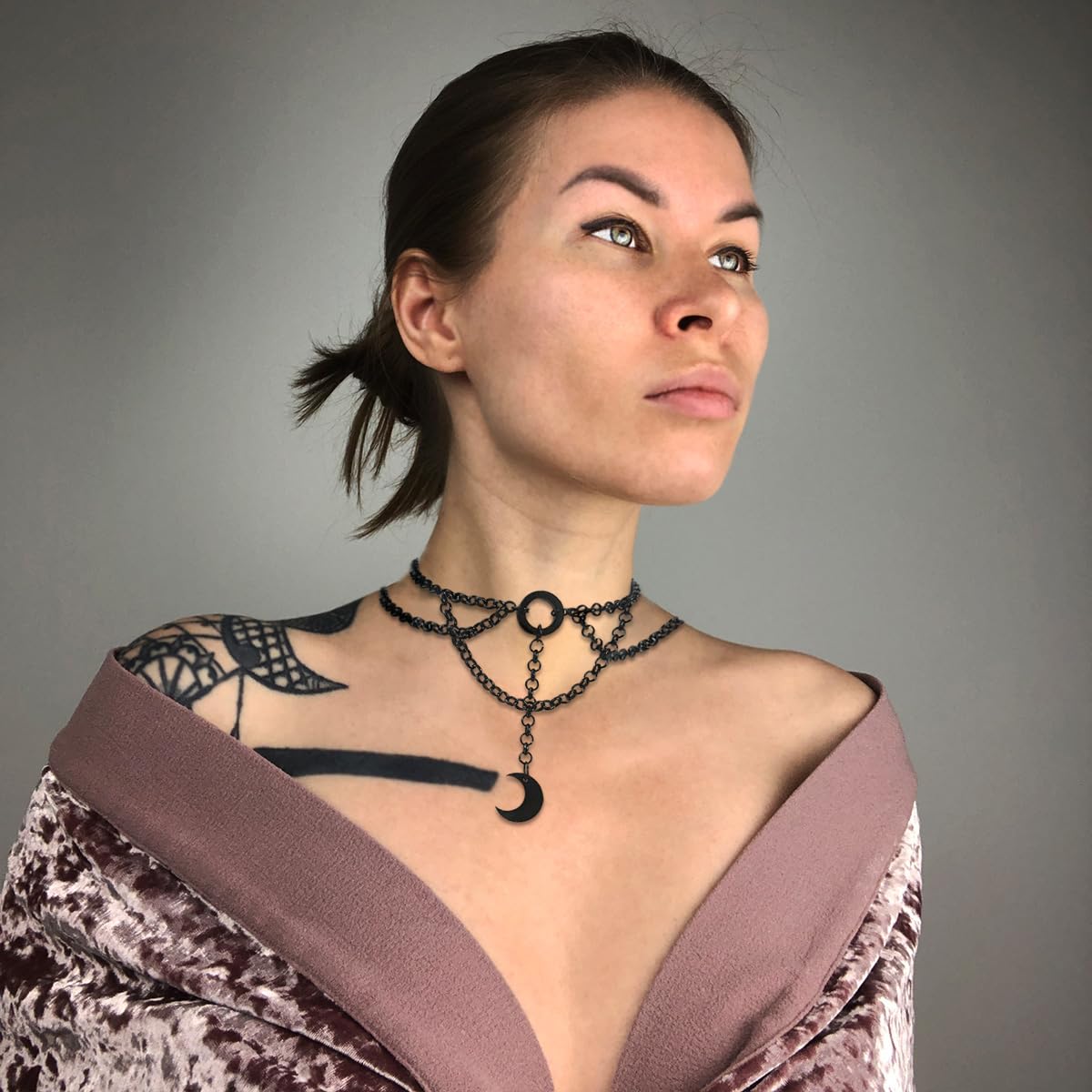 PALAY® Girls Choker Necklace Crescent Pendent Gothic Style Choker Necklace Black Alloy Choker Necklace Adjustable Necklace for Girls Women Chic Girls Choker Necklace